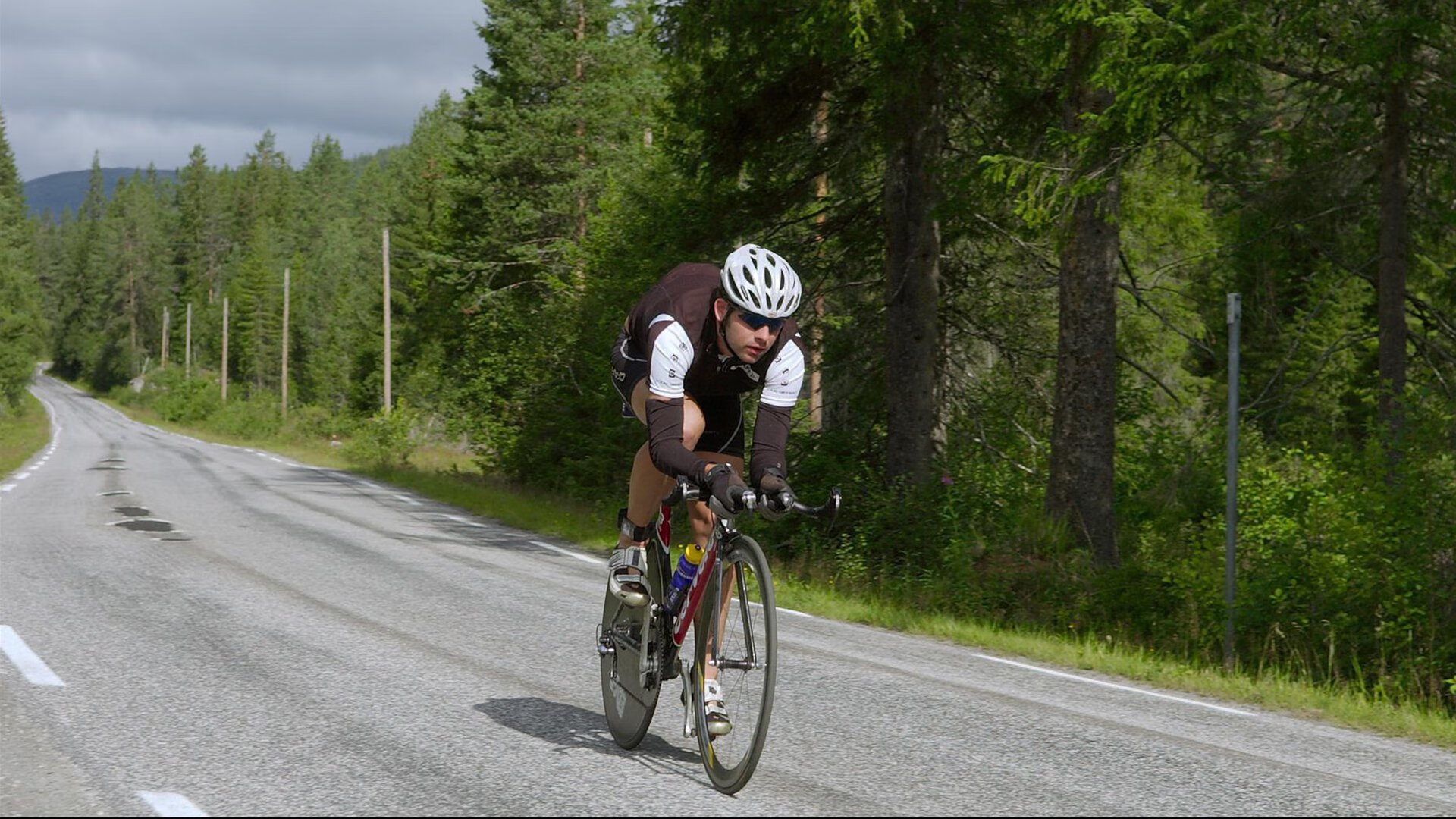 开云在线直播-电竞产业与科技产业的结合:虚拟现实与人工智能,电竞产业的发展好与坏