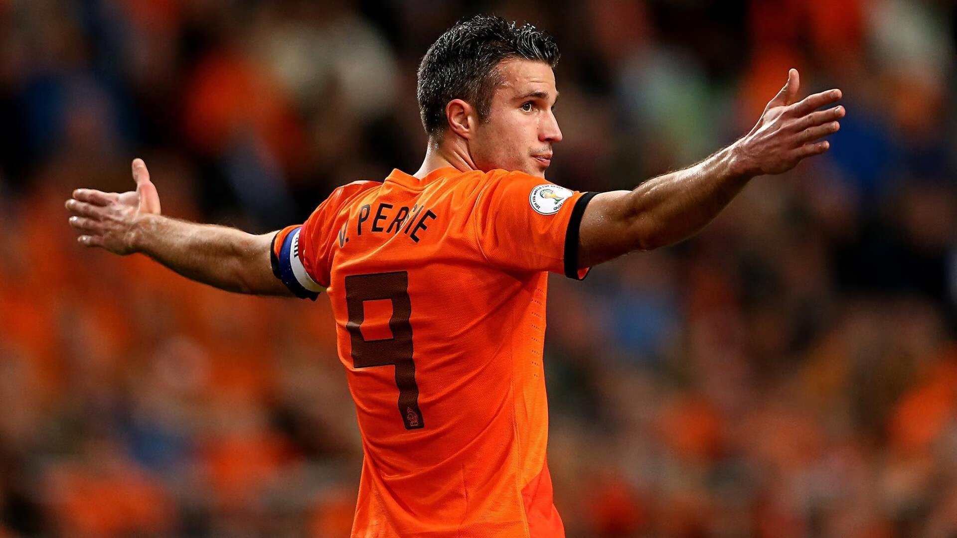 血战赛场：车手你追我赶，精彩不断